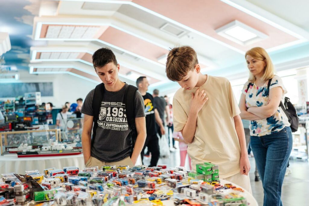 Collectify AutoExpert eveniment machete auto