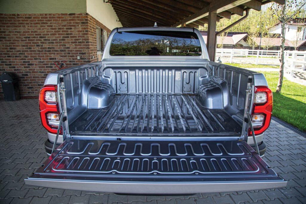 Comparativ Pick-upuri Toyota Hilux AutoExpert