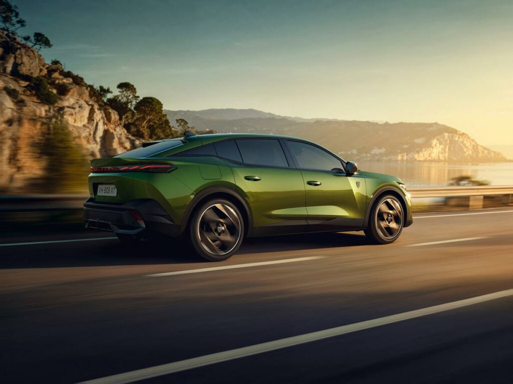 Peugeot 408 facelift AutoExpert