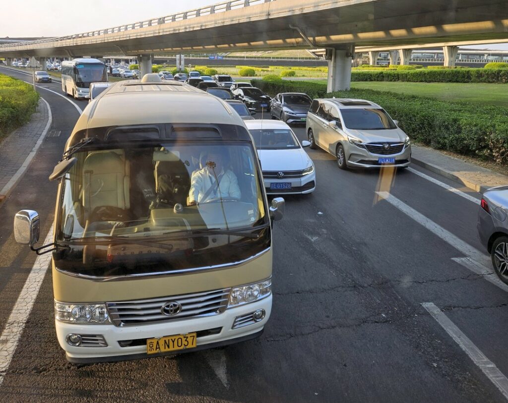 Toyota Coaster – Microbuzul care pune China în mișcare