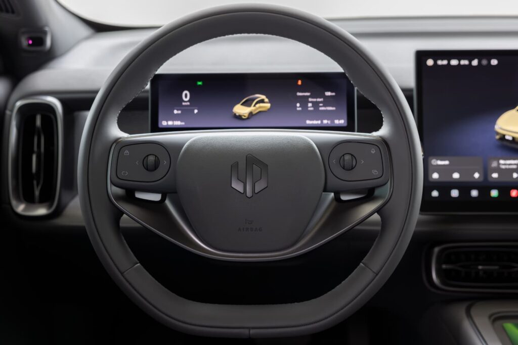 Leapmotor B05 interior AutoExpert
