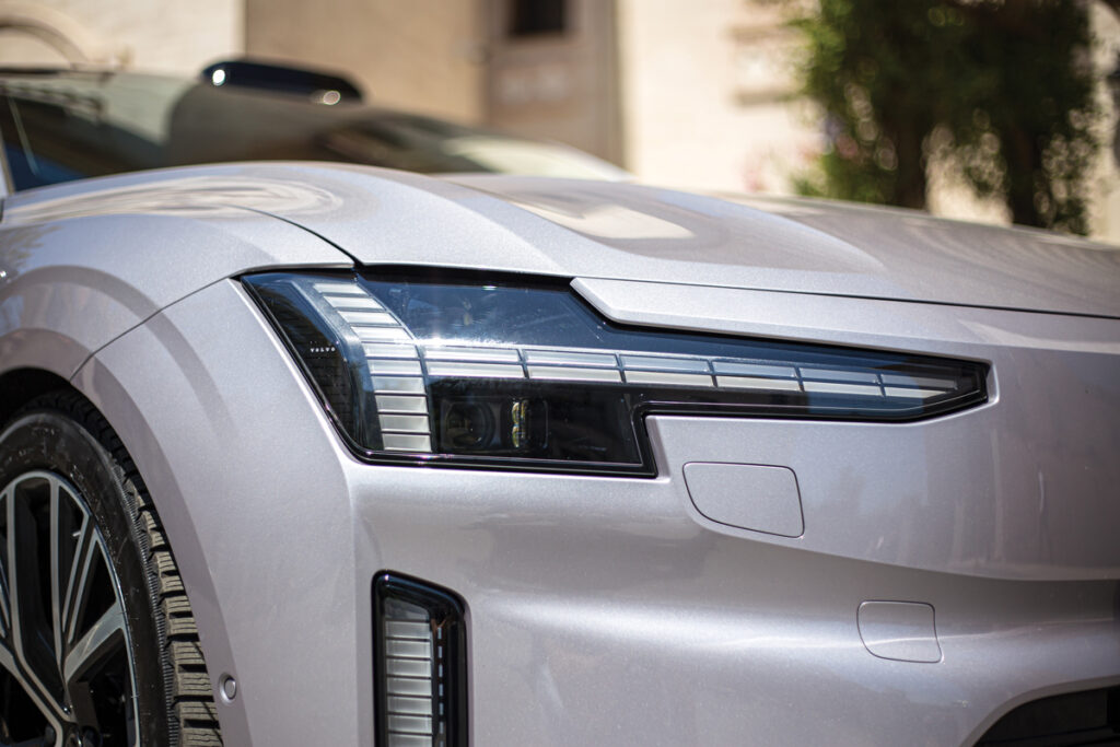 Volvo ES90 la Palatul Suter AutoExpert