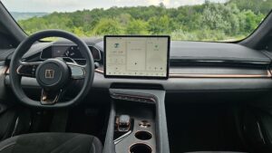 Zeekr 001 AutoExpert