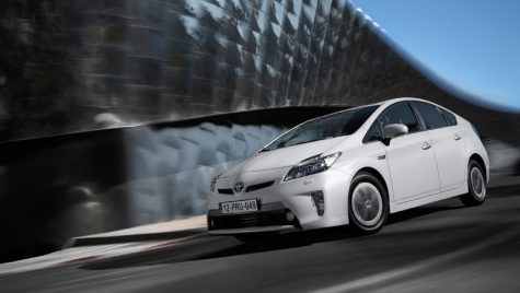 Toyota lansează Prius Plug-in Hybrid în România